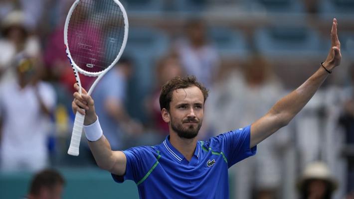 季中表现出 季中表现出