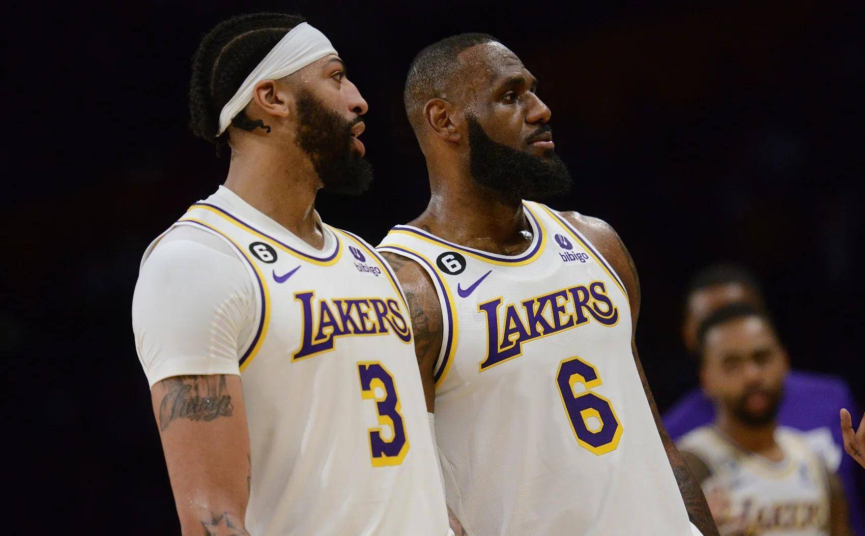 盘带与门前 盘带与门前