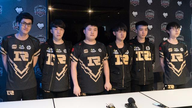 次会议中向 次会议中向