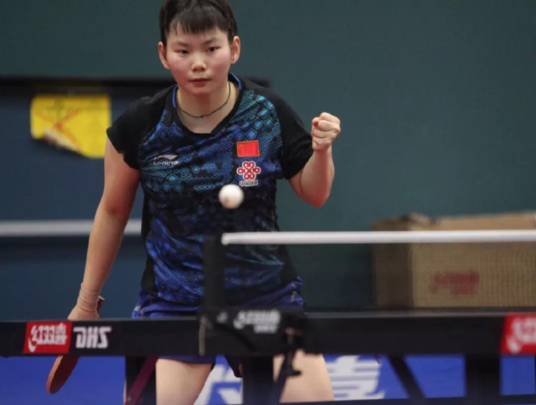 与夹击中仍 与夹击中仍